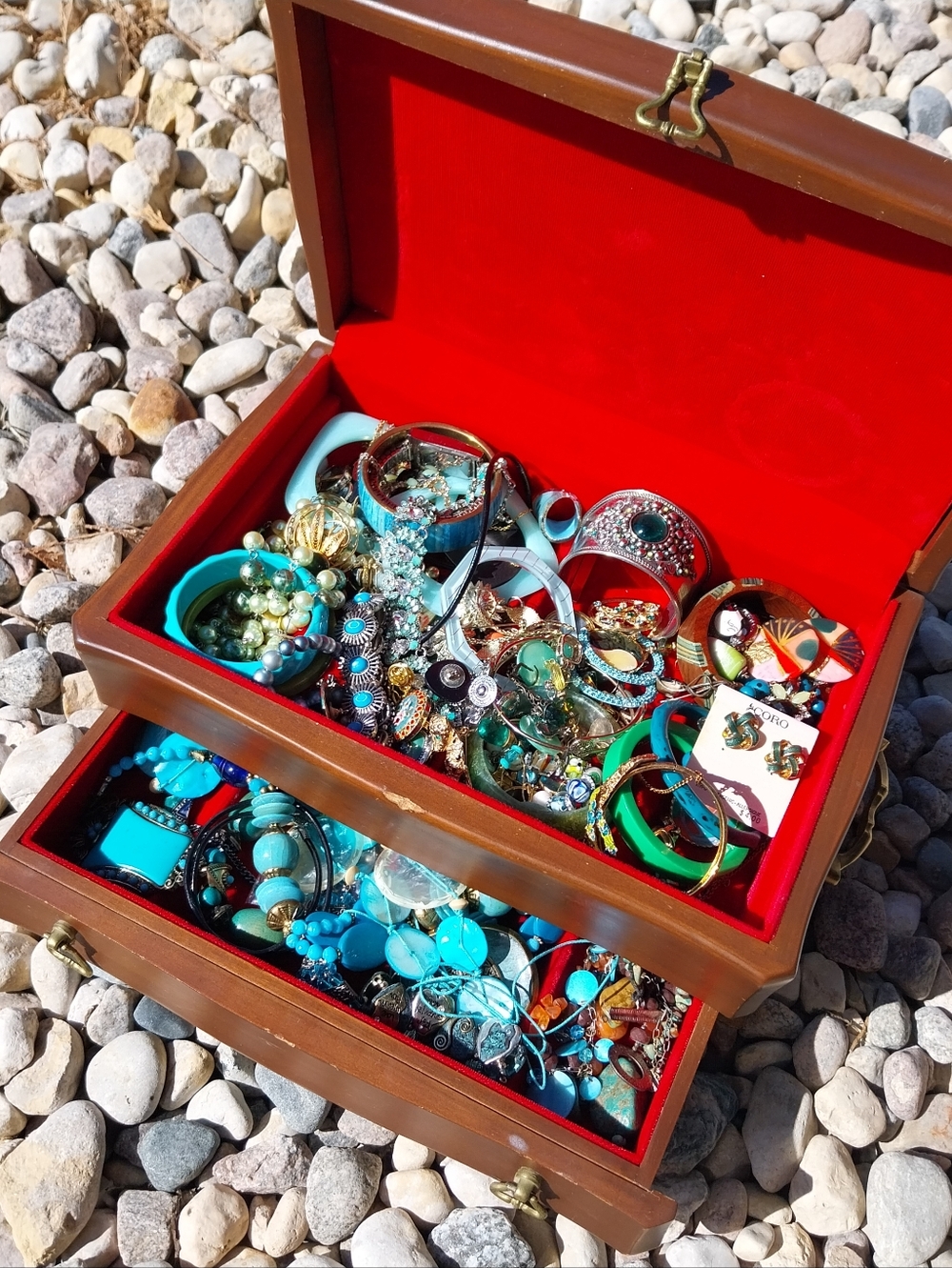 Assorted Turquoise & Gold Jewelry Lot - Picture 9 of 9